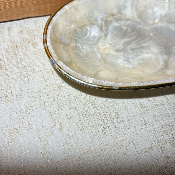 Vintage "Shell-Craft" Capiz Shell Placemat (1) and Capiz Shell Dish - Picture 9 of 17